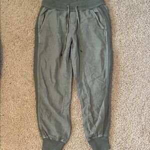 GAP Women's Olive Jogger Pants